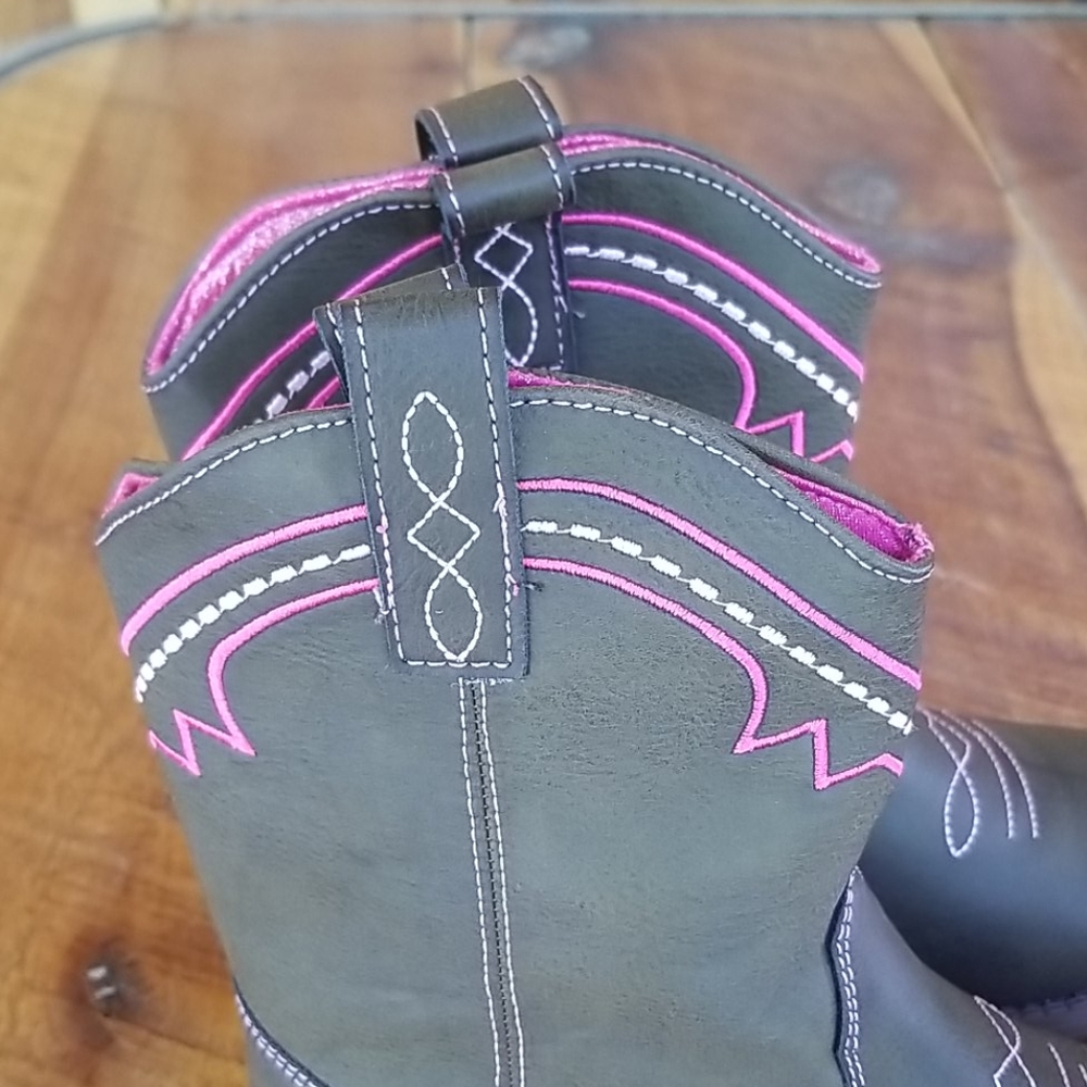 Girl's Cowgirl Boots - Picture 7 of 11